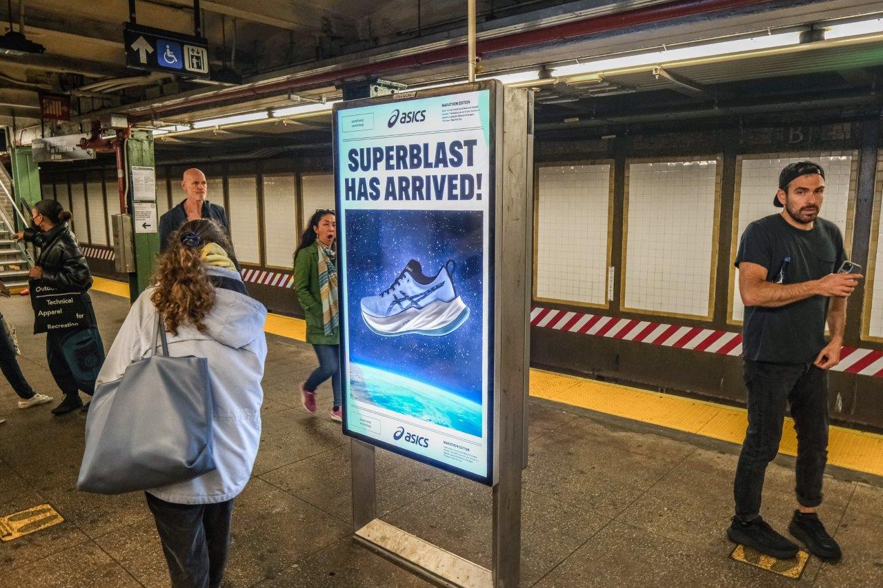 Representative subway liveboard network screen